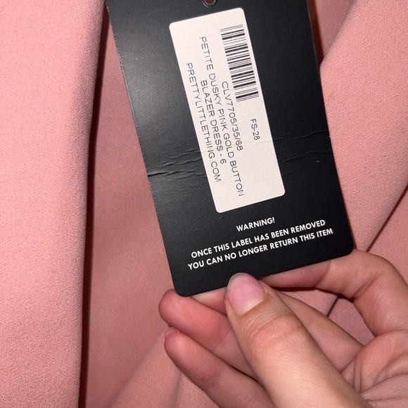 Pretty Little Thing petite dusky pink gold button blazer dress - Picture 4 of 6